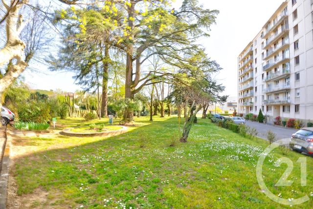 Appartement T2 à vendre - 2 pièces - 41.2 m2 - ROMANS SUR ISERE - 26 - RHONE-ALPES - Century 21 Orcalla Immobilier Appartement T2 à vendre - 2 pièces - 41.2 m2 - ROMANS SUR ISERE - 26 - RHONE-ALPES - Century 21 Orcalla Immobilier