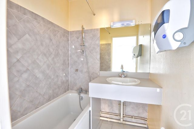 Appartement F3 à louer - 3 pièces - 66.75 m2 - ROMANS SUR ISERE - 26 - RHONE-ALPES - Century 21 Orcalla Immobilier