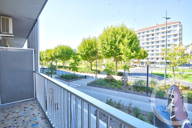 Appartement à vendre - 5 pièces - 91.5 m2 - ROMANS SUR ISERE - 26 - RHONE-ALPES - Century 21 Orcalla Immobilier