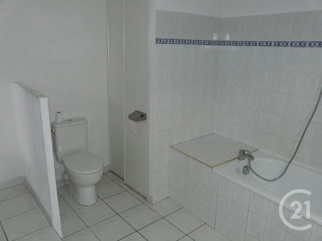 Appartement à louer - 2 pièces - 76.0 m2 - ROMANS SUR ISERE - 26 - RHONE-ALPES - Century 21 Orcalla Immobilier