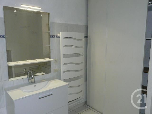 Appartement à louer - 2 pièces - 76.0 m2 - ROMANS SUR ISERE - 26 - RHONE-ALPES - Century 21 Orcalla Immobilier