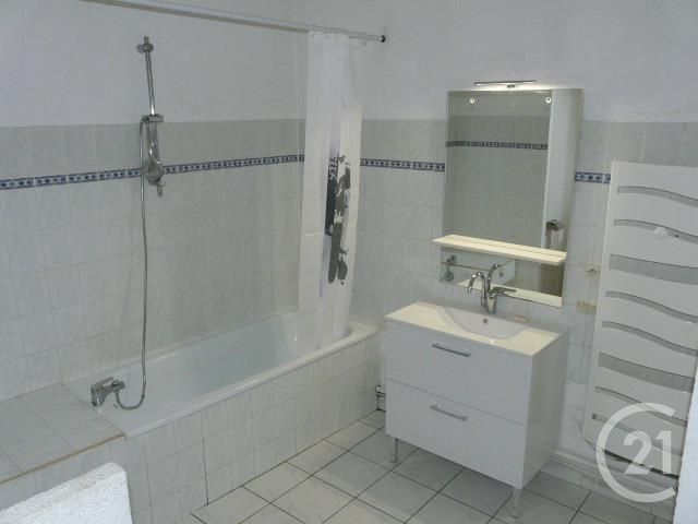 Appartement à louer - 2 pièces - 76.0 m2 - ROMANS SUR ISERE - 26 - RHONE-ALPES - Century 21 Orcalla Immobilier