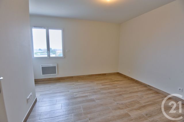 Appartement F4 à louer - 4 pièces - 116.0 m2 - GENISSIEUX - 26 - RHONE-ALPES - Century 21 Orcalla Immobilier