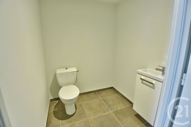 Appartement F4 à louer - 4 pièces - 116.0 m2 - GENISSIEUX - 26 - RHONE-ALPES - Century 21 Orcalla Immobilier