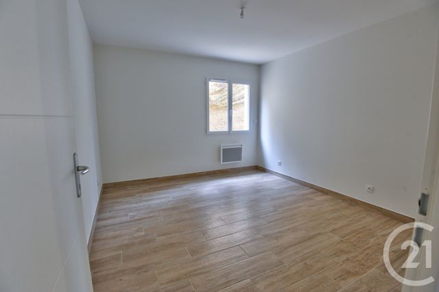 Appartement F4 à louer - 4 pièces - 116.0 m2 - GENISSIEUX - 26 - RHONE-ALPES - Century 21 Orcalla Immobilier