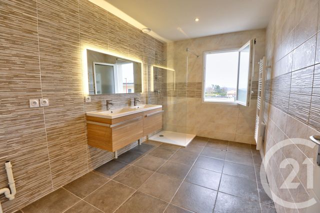 Appartement F4 à louer - 4 pièces - 116.0 m2 - GENISSIEUX - 26 - RHONE-ALPES - Century 21 Orcalla Immobilier