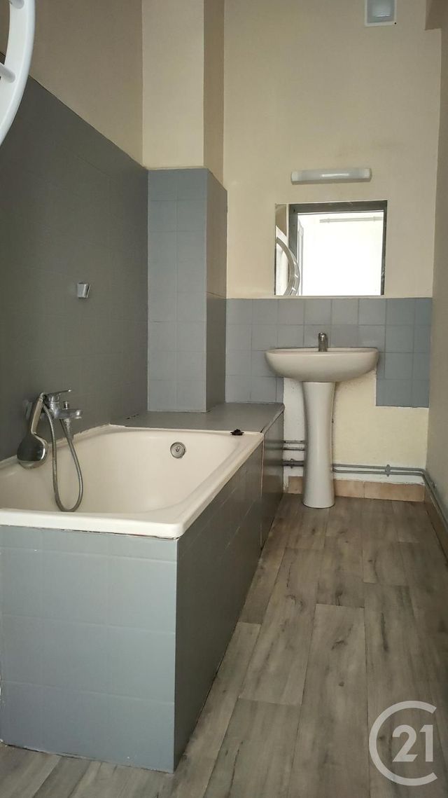 Appartement T2 à vendre - 2 pièces - 70.1 m2 - ROMANS SUR ISERE - 26 - RHONE-ALPES - Century 21 Orcalla Immobilier