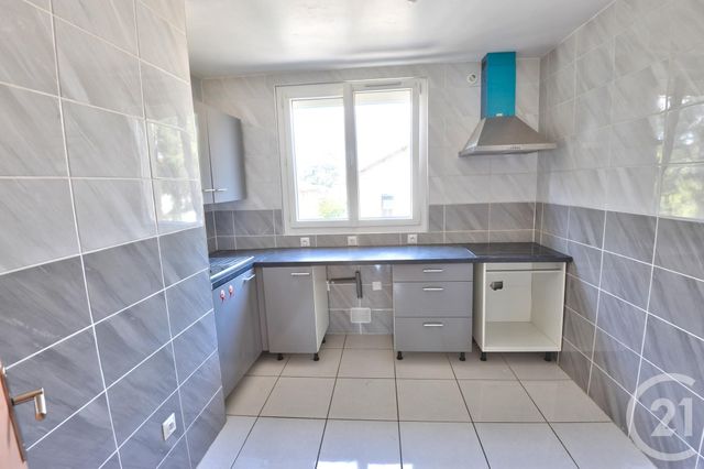 Appartement à louer - 3 pièces - 52.75 m2 - ROMANS SUR ISERE - 26 - RHONE-ALPES - Century 21 Orcalla Immobilier