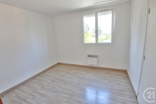 Appartement à louer - 3 pièces - 52.75 m2 - ROMANS SUR ISERE - 26 - RHONE-ALPES - Century 21 Orcalla Immobilier