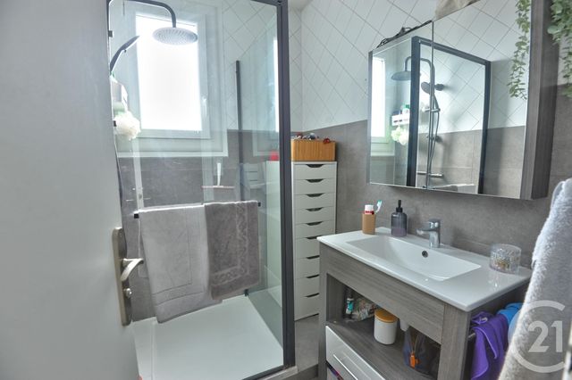 Appartement à louer - 3 pièces - 63.0 m2 - ROMANS SUR ISERE - 26 - RHONE-ALPES - Century 21 Orcalla Immobilier