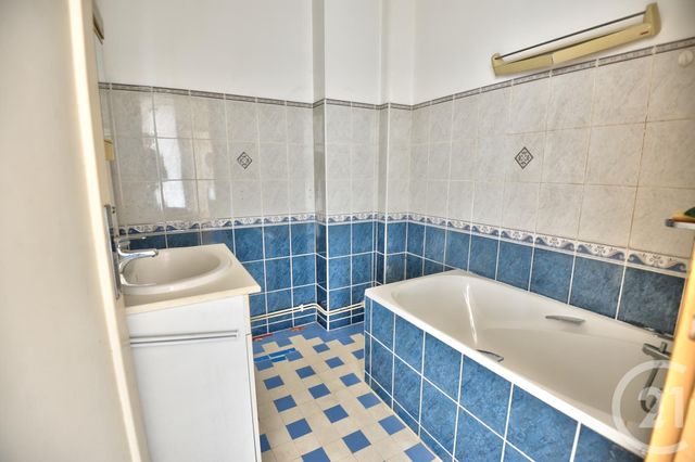 Appartement à louer - 3 pièces - 72.06 m2 - ROMANS SUR ISERE - 26 - RHONE-ALPES - Century 21 Orcalla Immobilier