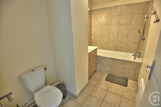 Appartement à louer - 2 pièces - 49.44 m2 - ROMANS SUR ISERE - 26 - RHONE-ALPES - Century 21 Orcalla Immobilier