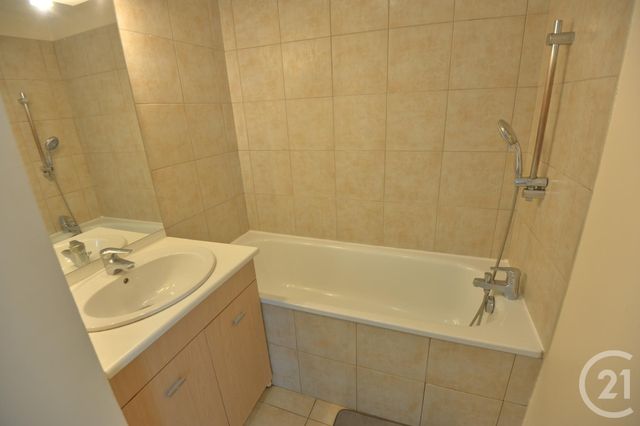 Appartement à louer - 2 pièces - 49.44 m2 - ROMANS SUR ISERE - 26 - RHONE-ALPES - Century 21 Orcalla Immobilier