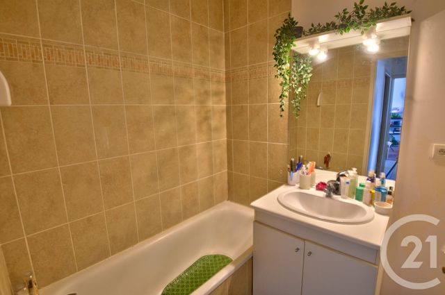 Appartement à louer - 2 pièces - 49.77 m2 - ROMANS SUR ISERE - 26 - RHONE-ALPES - Century 21 Orcalla Immobilier
