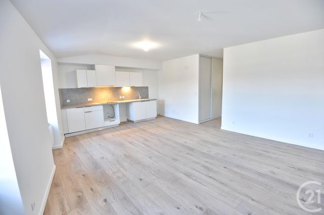 Appartement à louer - 3 pièces - 82.05 m2 - BOURG DE PEAGE - 26 - RHONE-ALPES - Century 21 Orcalla Immobilier