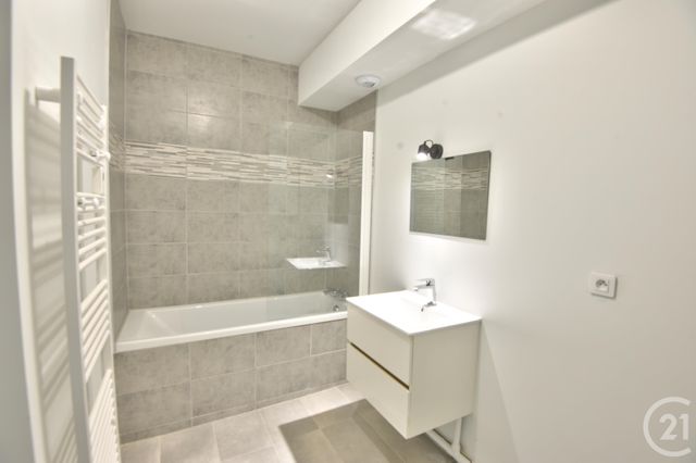 Appartement à louer - 3 pièces - 82.05 m2 - BOURG DE PEAGE - 26 - RHONE-ALPES - Century 21 Orcalla Immobilier
