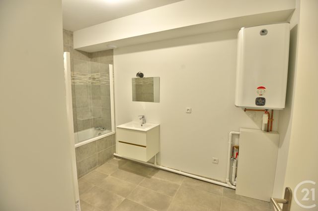 Appartement à louer - 3 pièces - 82.05 m2 - BOURG DE PEAGE - 26 - RHONE-ALPES - Century 21 Orcalla Immobilier