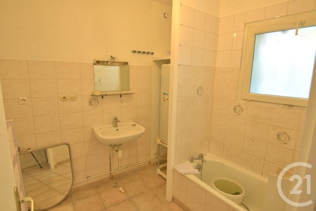Appartement F3 à louer - 3 pièces - 66.33 m2 - ROMANS SUR ISERE - 26 - RHONE-ALPES - Century 21 Orcalla Immobilier