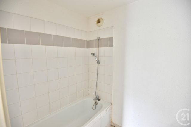 Appartement à louer - 2 pièces - 41.3 m2 - ROMANS SUR ISERE - 26 - RHONE-ALPES - Century 21 Orcalla Immobilier